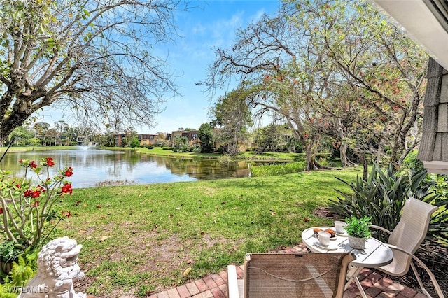 view of yard featuring a water view