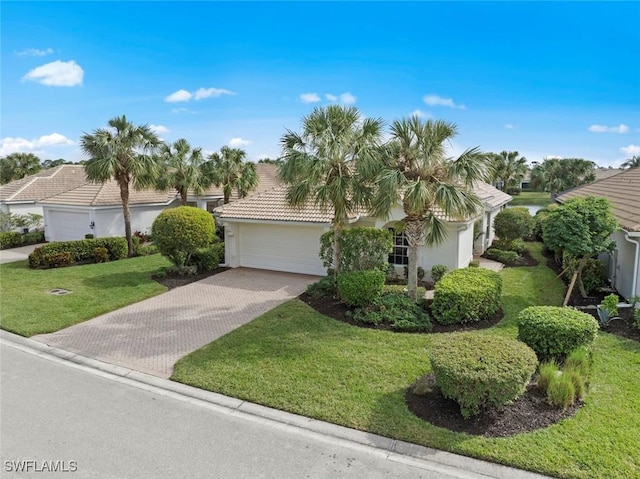 view of front of house featuring a garage and a front yard