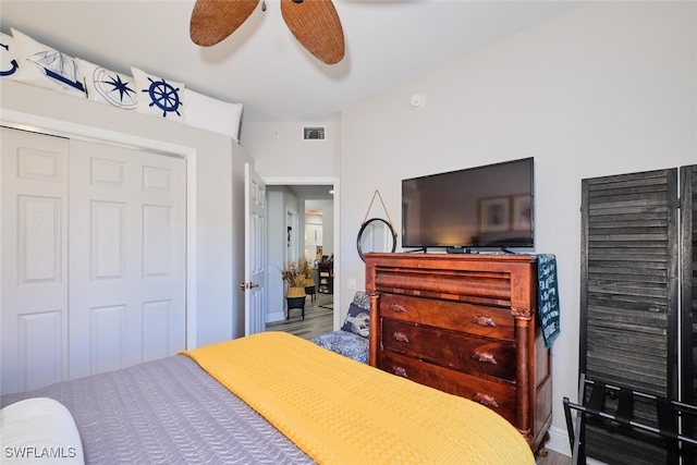 bedroom with ceiling fan, wood-type flooring, and a closet