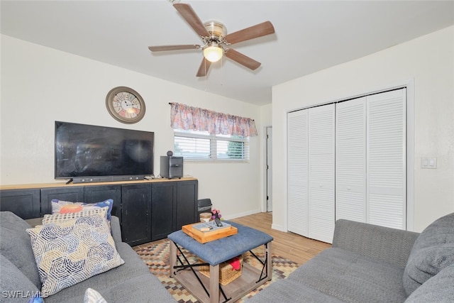 living room with light wood-type flooring and ceiling fan