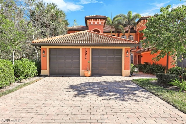 view of front facade with a garage