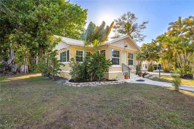 view of front of home with a front lawn