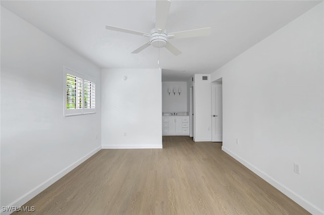 unfurnished room featuring light wood-type flooring and ceiling fan