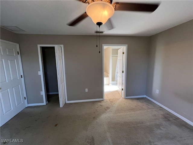 unfurnished bedroom featuring ceiling fan and a closet