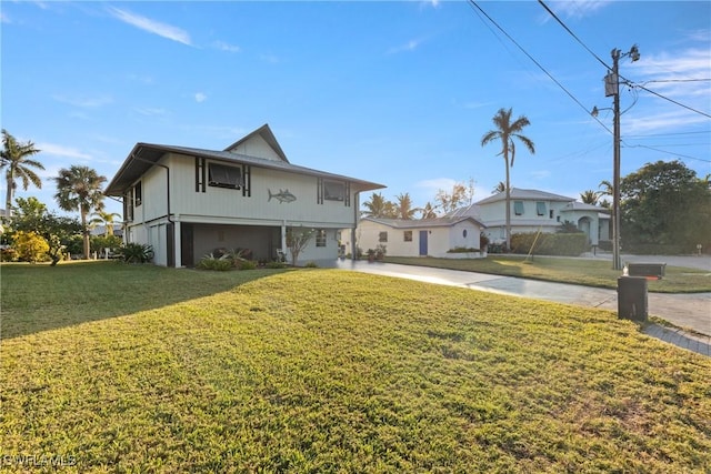 view of front facade featuring a front yard