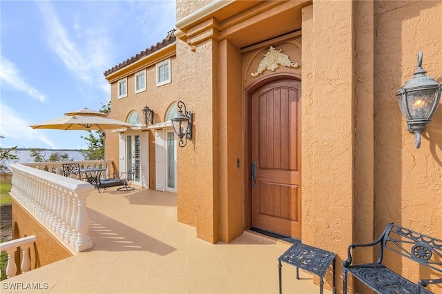 property entrance with covered porch