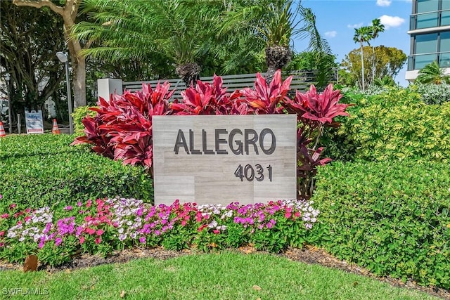 view of community / neighborhood sign