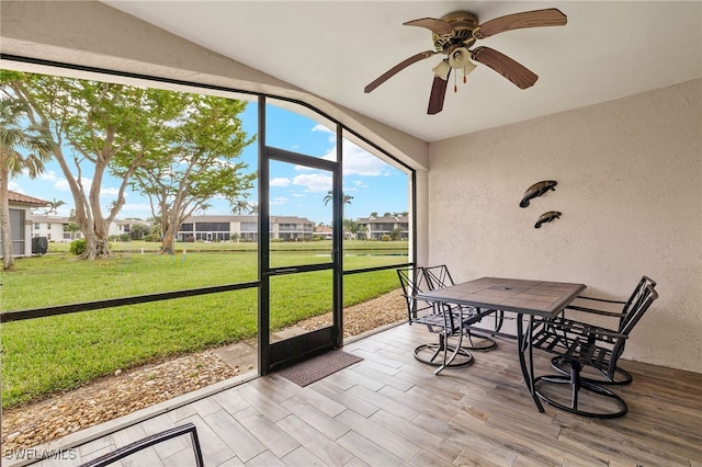 sunroom with vaulted ceiling and ceiling fan