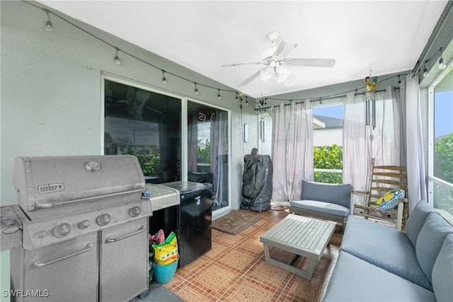 sunroom / solarium with ceiling fan