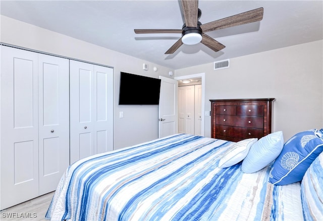 bedroom featuring a closet, light hardwood / wood-style flooring, and ceiling fan