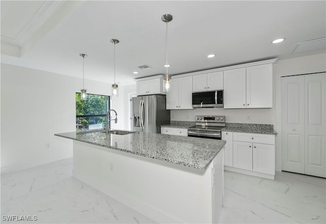 kitchen featuring sink, decorative light fixtures, a center island with sink, white cabinets, and appliances with stainless steel finishes