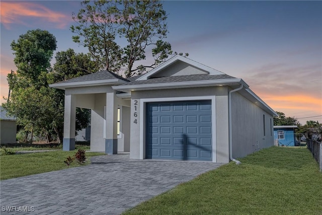 view of front of home featuring a yard and a garage