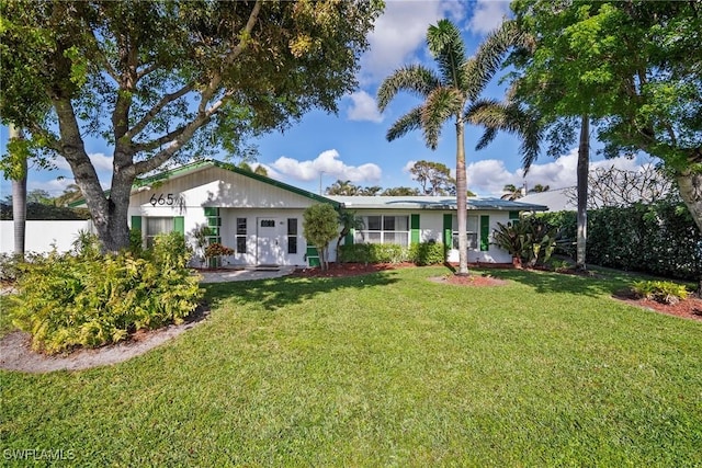 view of front of property with a front yard