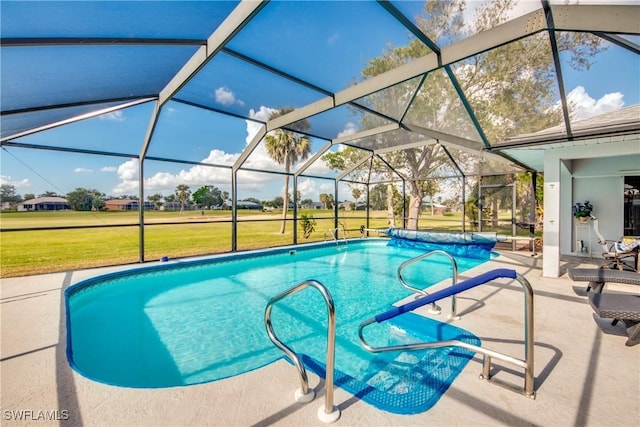 view of swimming pool with a lanai, a patio area, and a yard