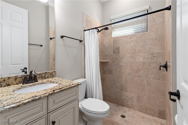 bathroom with a shower with shower curtain, vanity, and toilet