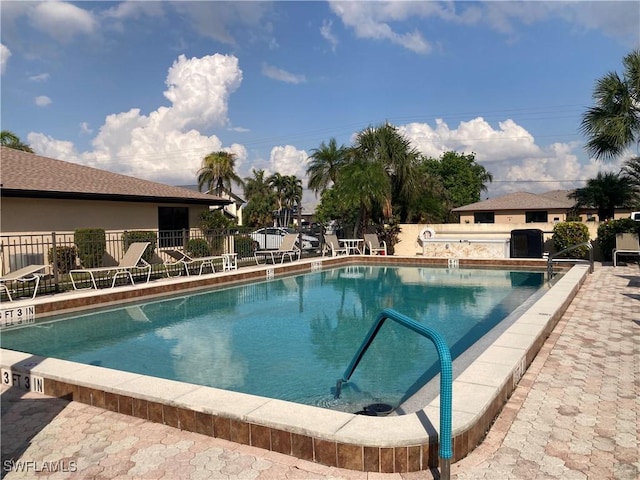 3923 SE 11th Ave Unit 304, Cape Coral, FL 33904 - community pool with fence