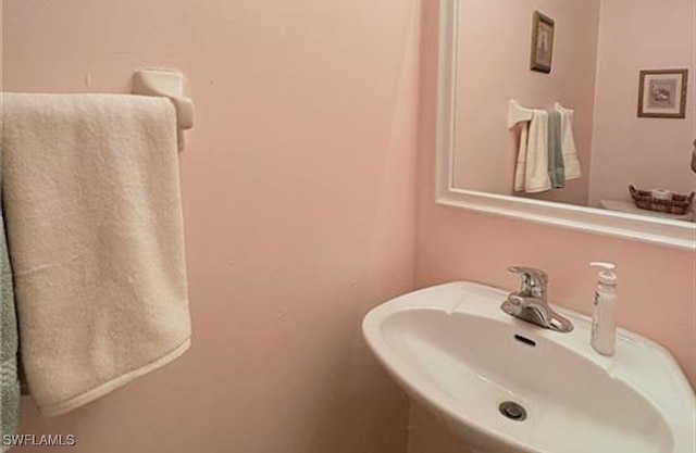 bathroom featuring sink