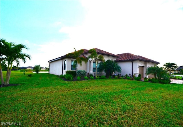 view of front of home featuring a front lawn