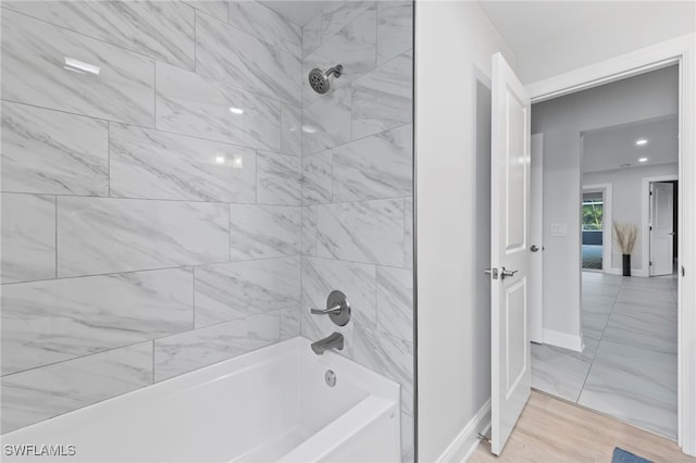 bathroom featuring tiled shower / bath combo