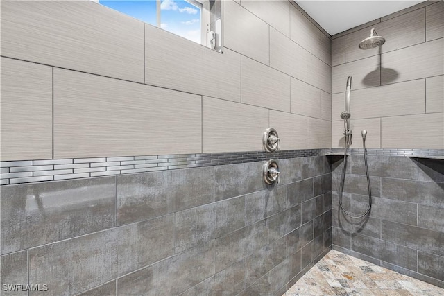 full bathroom featuring tiled shower