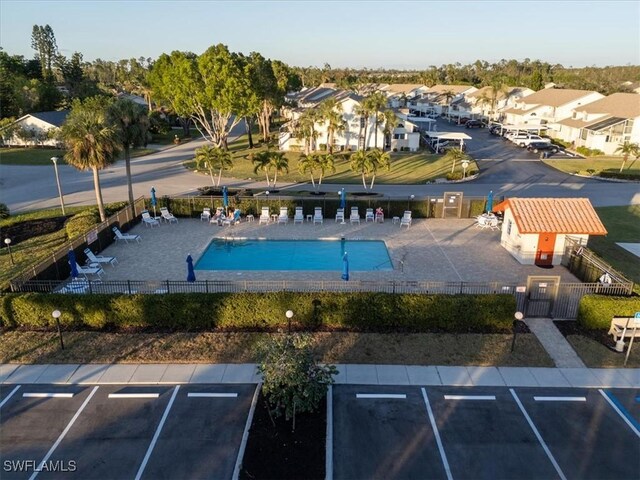 view of swimming pool