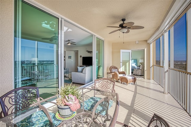 sunroom / solarium with ceiling fan