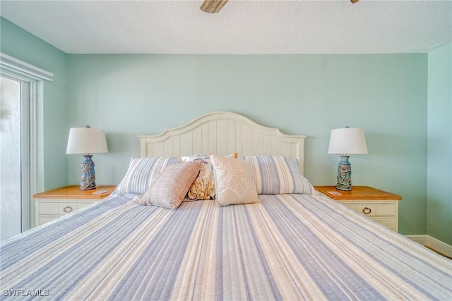 unfurnished bedroom with ceiling fan and a textured ceiling