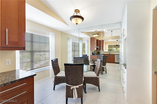 dining area featuring sink and light tile patterned floors