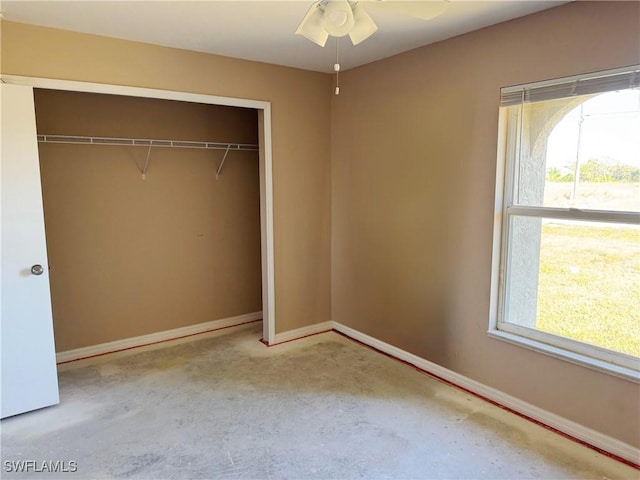 unfurnished bedroom featuring ceiling fan and a closet