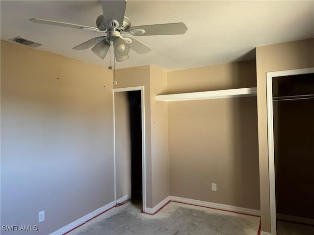 unfurnished bedroom featuring ceiling fan and a closet