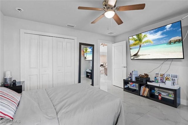 bedroom featuring ceiling fan and a closet