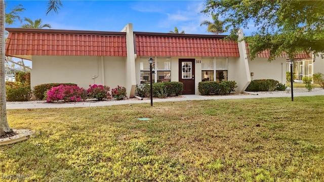 view of front of house with a front lawn