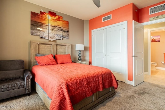 carpeted bedroom with ceiling fan, ensuite bath, and a closet