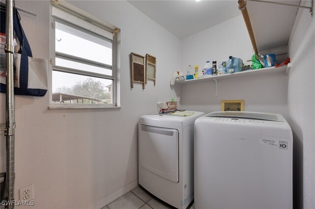 2915 Ortona Locks Rd, Moore Haven, FL 33471 - laundry room featuring washing machine and clothes dryer and light tile patterned flooring
