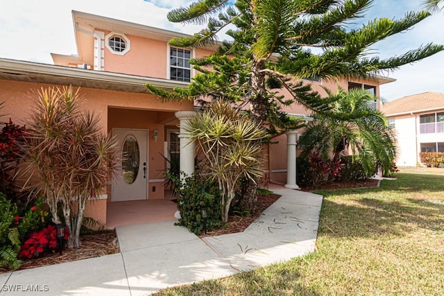 view of front of house featuring a front yard