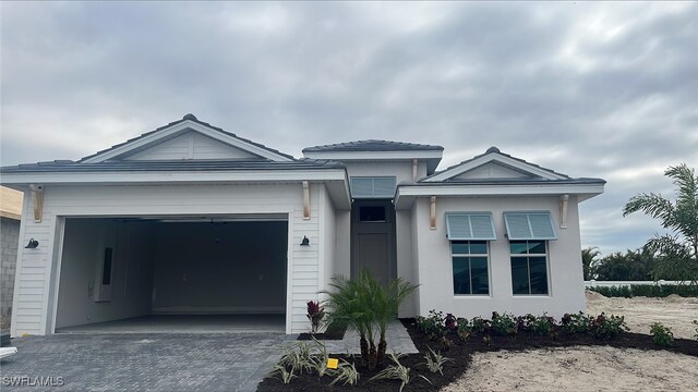 view of front facade featuring a garage