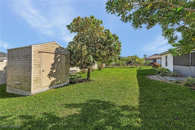 view of yard featuring a storage shed