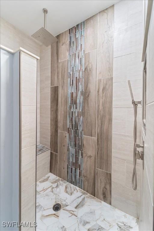 bathroom featuring a tile shower