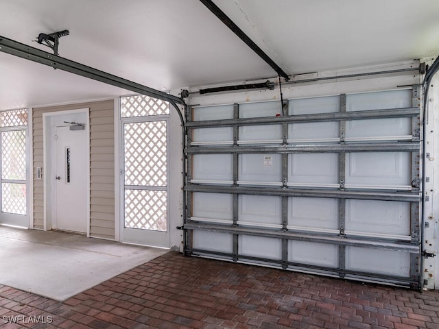 garage featuring ceiling fan