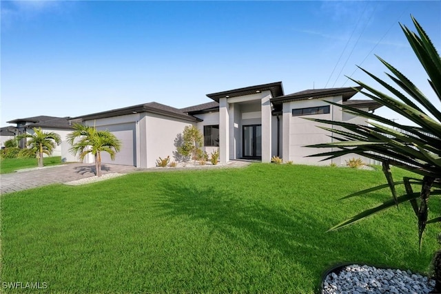 view of front of house featuring a garage and a front yard