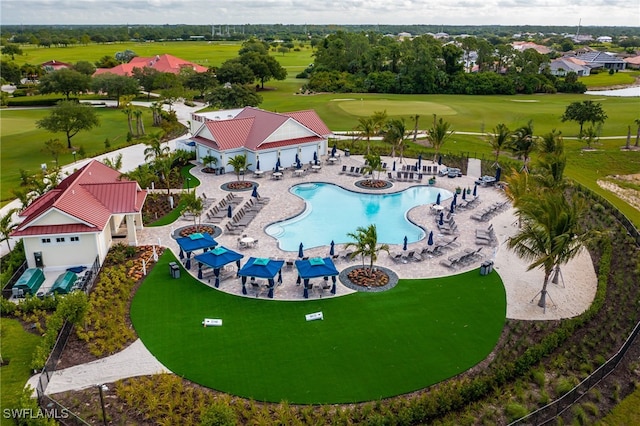 view of swimming pool