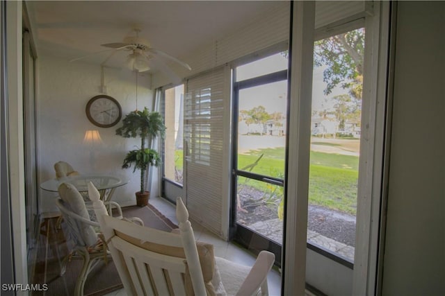 sunroom / solarium with ceiling fan