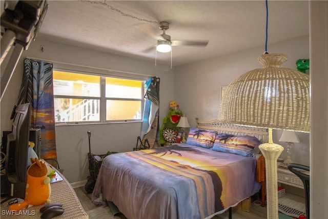 bedroom with ceiling fan