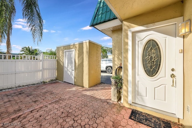 entrance to property featuring a patio area