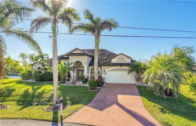 view of front of house featuring a front lawn and a garage