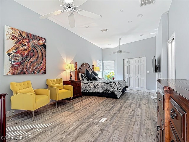 bedroom featuring light wood-type flooring, a closet, and ceiling fan