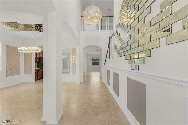 entryway featuring a high ceiling and an inviting chandelier