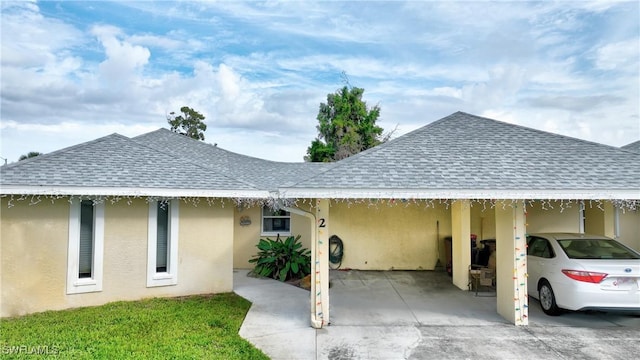 view of front of property featuring a carport