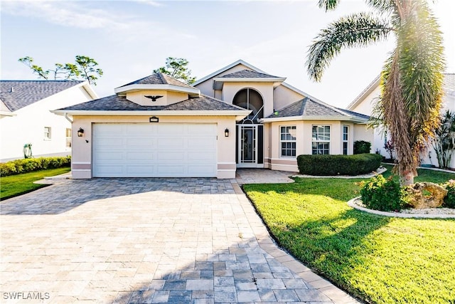 view of front of house featuring a front yard and a garage