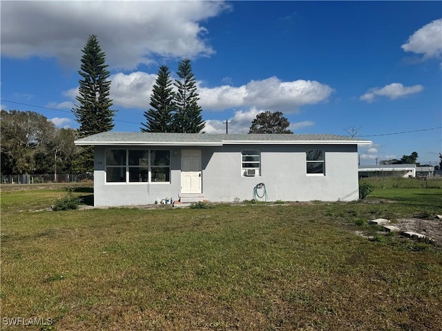 view of front of property with a front yard